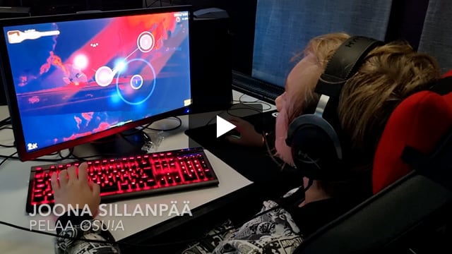 Katso video: ”Tänne on kiva tulla pelaamaan hyvien tyyppien kanssa” – tietokonepelit ovat nykyään entistä sosiaalisempia, ja se näkyy YMCA Ikaalisen esports-kerhossa 
