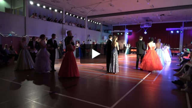 Wanhat astelivat tanssilattialle Hämeenkyrössä – katso kuvat ja video