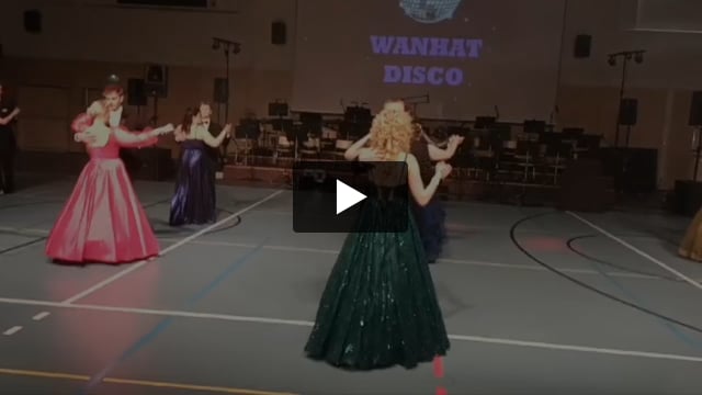 Ikaalisten lukion vanhat taituroivat tanssiparketilla, discomusakin soi – Katso kuvat ja video