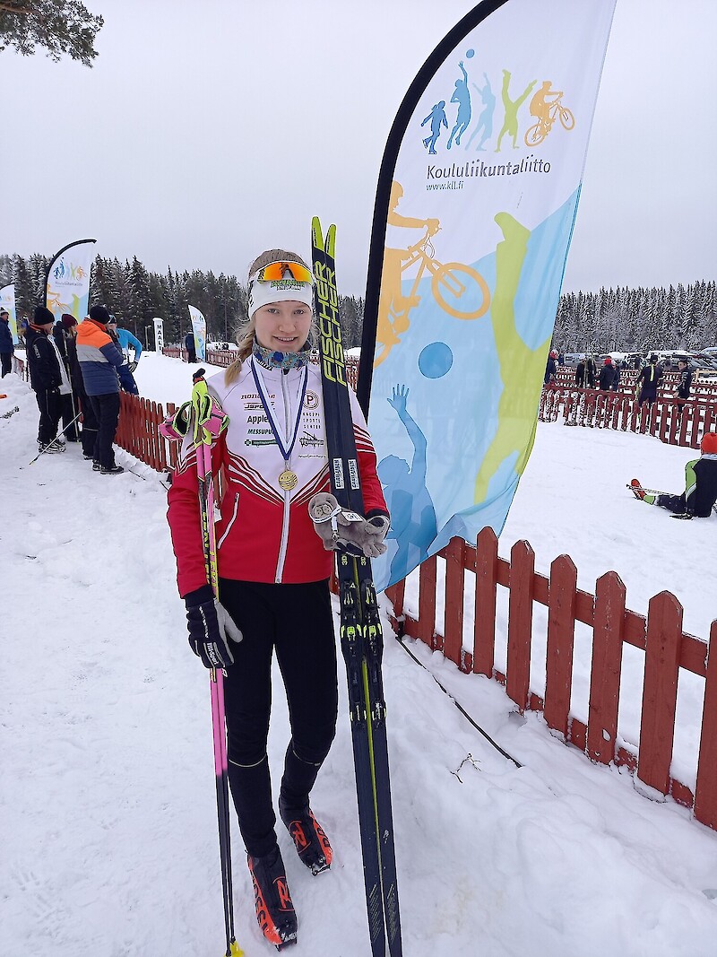 Miina Mäki-Korte voitti KLL:n mestaruuden 16-vuotiaiden tyttöjen sarjan perinteisen hiihtotavan kisan Rantasalmella.